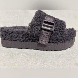 UGG Fluffita Slide Sandal Shade Women’s size 9 color purple.